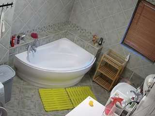 voyeurcam-julmodels-bath-1st-2