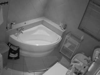 voyeurcam-julmodels-bath-1st-2 camsoda