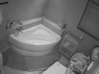 voyeurcam-julmodels-bath-1st-2 camsoda