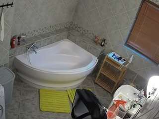 voyeurcam-julmodels-bath-1st-2