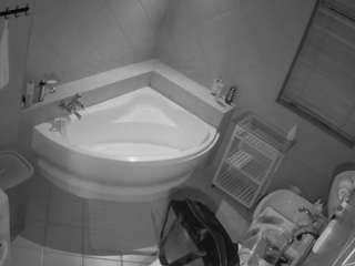 voyeurcam-julmodels-bath-1st-2