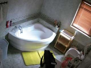 voyeurcam-julmodels-bath-1st-2