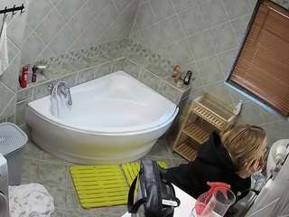 voyeurcam-julmodels-bath-1st-2