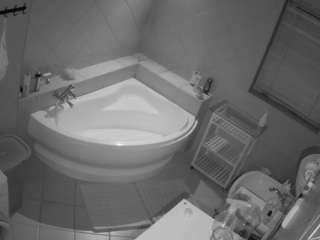voyeurcam-julmodels-bath-1st-2
