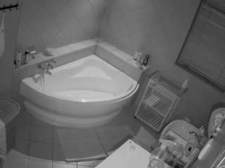 voyeurcam-julmodels-bath-1st-2