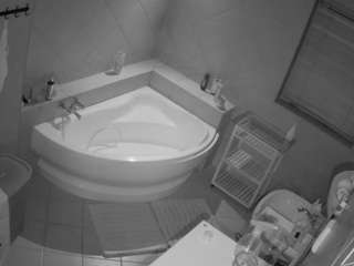 voyeurcam-julmodels-bath-1st-2 webcam model