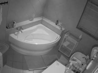 voyeurcam-julmodels-bath-1st-2