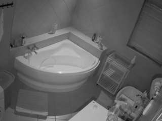 voyeurcam-julmodels-bath-1st-2 webcam model