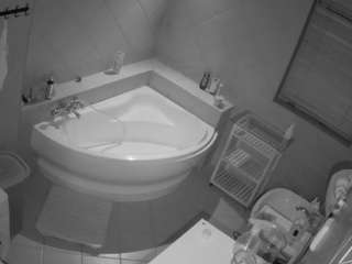 voyeurcam-julmodels-bath-1st-2 webcam model