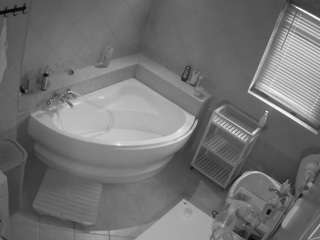 voyeurcam-julmodels-bath-1st-2 webcam model