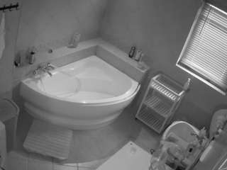 voyeurcam-julmodels-bath-1st-2