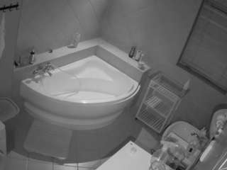 voyeurcam-julmodels-bath-1st-2