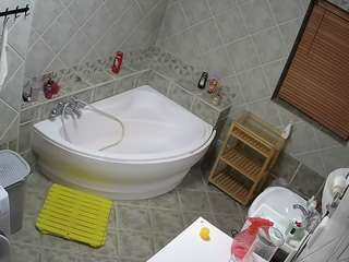 voyeurcam-julmodels-bath-1st-2