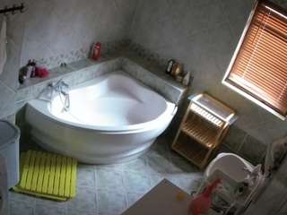 voyeurcam-julmodels-bath-1st-2