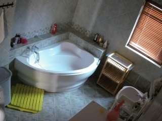 voyeurcam-julmodels-bath-1st-2