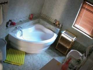 voyeurcam-julmodels-bath-1st-2