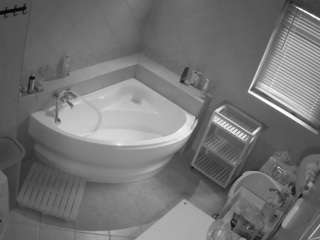 voyeurcam-julmodels-bath-1st-2 webcam model