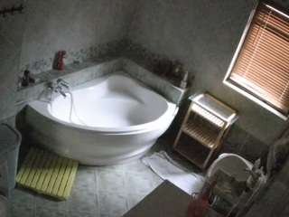 voyeurcam-julmodels-bath-1st-2 Live Webcam on CamSoda