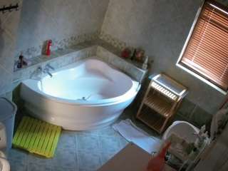 voyeurcam-julmodels-bath-1st-2