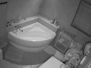 voyeurcam-julmodels-bath-1st-2 webcam model