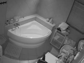 voyeurcam-julmodels-bath-1st-2 webcam model