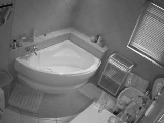 voyeurcam-julmodels-bath-1st-2 webcam model