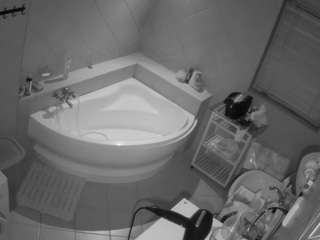 voyeurcam-julmodels-bath-1st-2