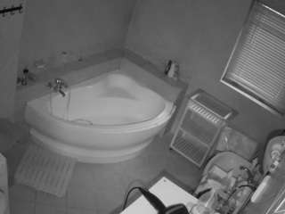 voyeurcam-julmodels-bath-1st-2's CamSoda show and profile