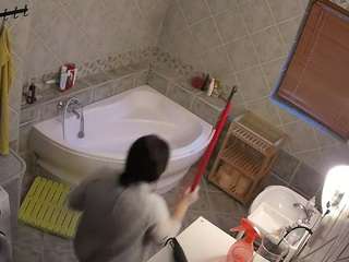 voyeurcam-julmodels-bath-1st-2's CamSoda show and profile