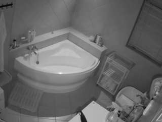 voyeurcam-julmodels-bath-1st-2's CamSoda show and profile