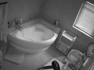 voyeurcam-julmodels-bath-1st-2