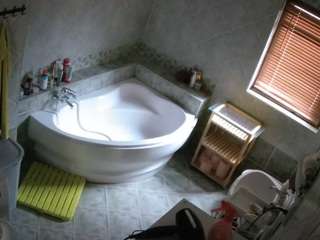 voyeurcam-julmodels-bath-1st-2
