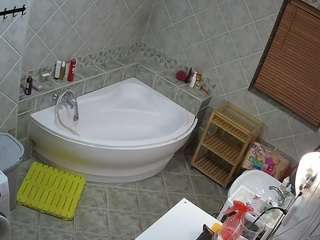 voyeurcam-julmodels-bath-1st-2