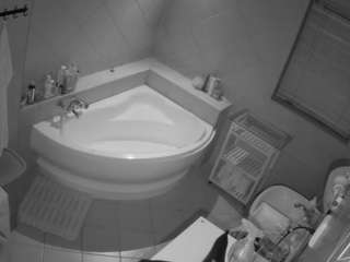 voyeurcam-julmodels-bath-1st-2 camsoda