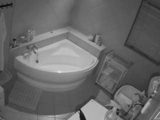 voyeurcam-julmodels-bath-1st-2's CamSoda show and profile