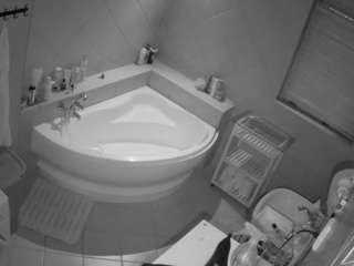 voyeurcam-julmodels-bath-1st-2