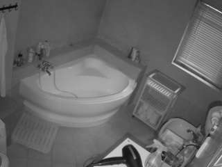 voyeurcam-julmodels-bath-1st-2 webcam model