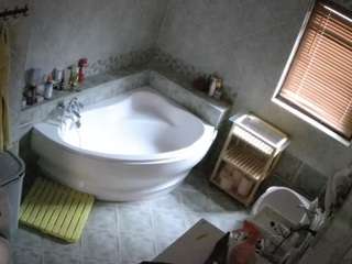 voyeurcam-julmodels-bath-1st-2's CamSoda show and profile