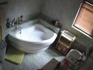 voyeurcam-julmodels-bath-1st-2's CamSoda show and profile