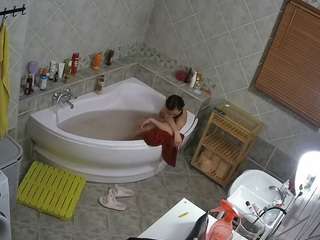 voyeurcam-julmodels-bath-1st-2 Live Webcam on CamSoda