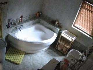 voyeurcam-julmodels-bath-1st-2