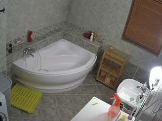 voyeurcam-julmodels-bath-1st-2