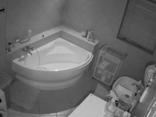 voyeurcam-julmodels-bath-1st-2