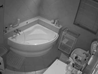 voyeurcam-julmodels-bath-1st-2