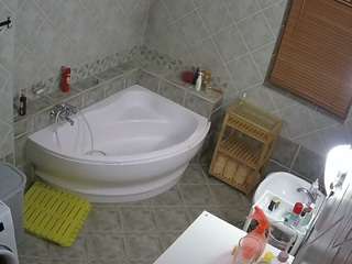 voyeurcam-julmodels-bath-1st-2