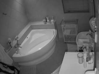 voyeurcam-julmodels-bath-1st-2 webcam