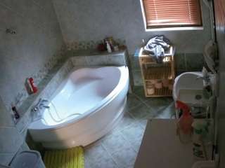 voyeurcam-julmodels-bath-1st-2