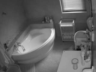 voyeurcam-julmodels-bath-1st-2