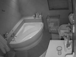 voyeurcam-julmodels-bath-1st-2