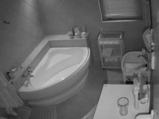 voyeurcam-julmodels-bath-1st-2 webcam